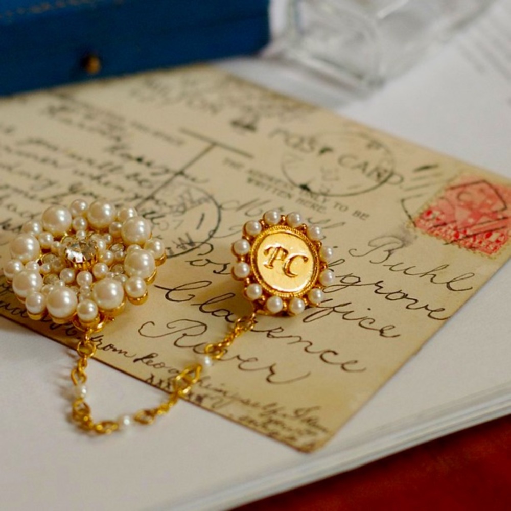 Vintage AVON gold tone faux pearl double brooches chain